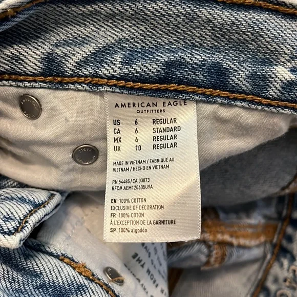 American Eagle Ripped Mom Jean - size 6 - Picture 7 of 8